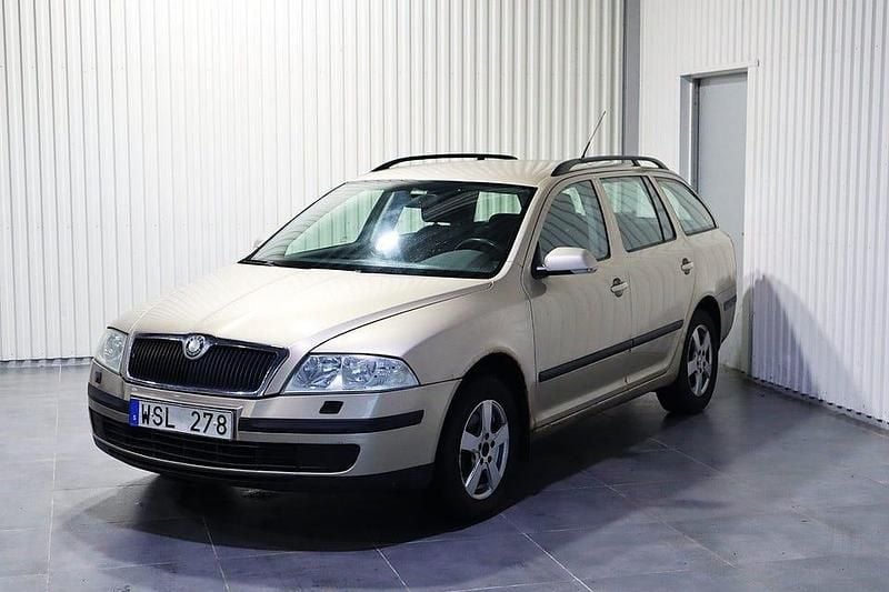 Ljusbrun Begagnad 2005 Skoda Octavia Kombi | 24 900 kr (Marknadspris) - Bild 1/4