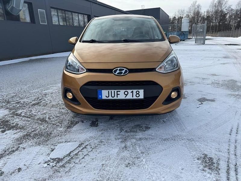 Begagnad Hyundai i10 67 HK (49 kW) 2016 Orange Halvkombi