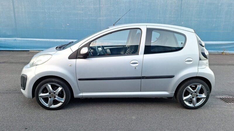Silver Begagnad 2013 Citroën C1 Halvkombi | 38 900 kr (Marknadspris) - Bild 1/1