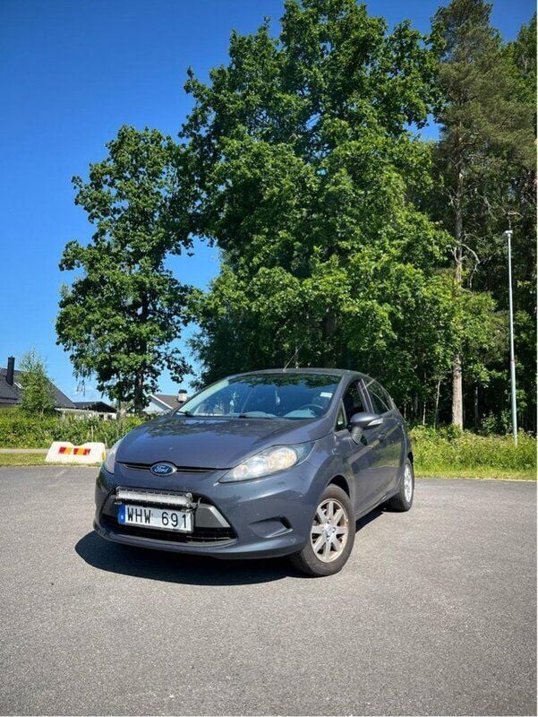 Blå Begagnad 2011 Ford Fiesta Trend Halvkombi | 27 500 kr (Bra pris) - Bild 1/4