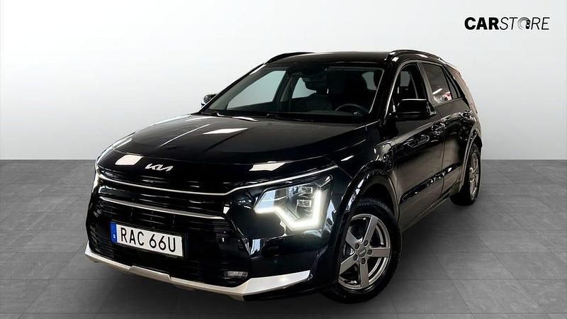 Svart Begagnad 2023 Kia Niro Advance SUV | 289 900 kr (Bra pris) - Bild 1/4