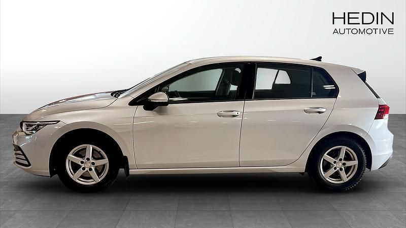 Begagnad VW Golf VIII 110 HK (80 kW) 2021 Silver Halvkombi