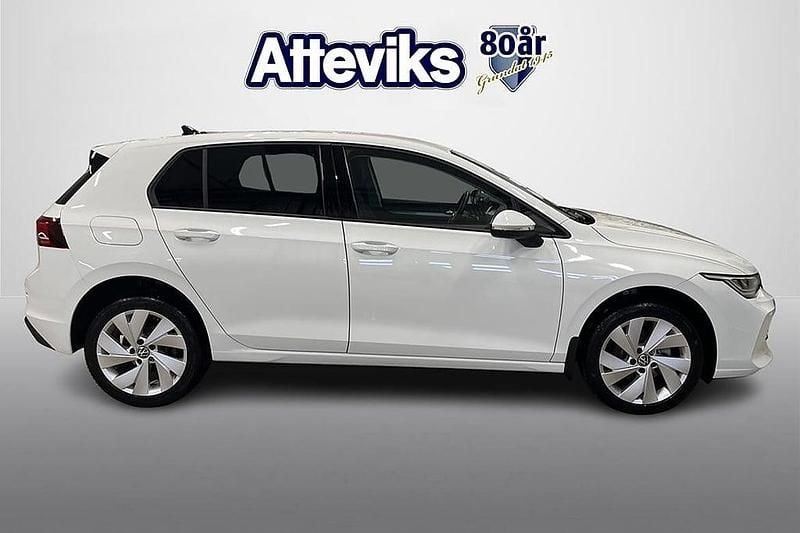 Begagnad VW Golf VIII Edition 151 HK (111 kW) 2024 Vit Halvkombi