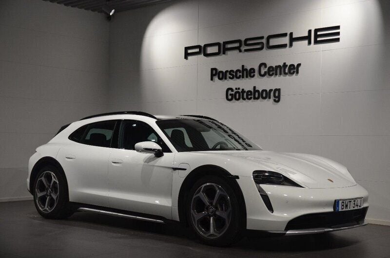 Vit (white) Begagnad 2021 Porsche Taycan Cross Turismo Sedan | 799 000 kr (Marknadspris) - Bild 1/3