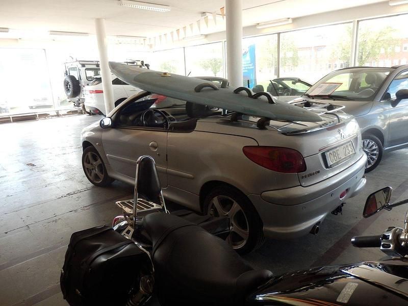Ljusgrå Begagnad 2006 Peugeot 206 CC Cab | 49 000 kr (Lite dyr) - Bild 1/4