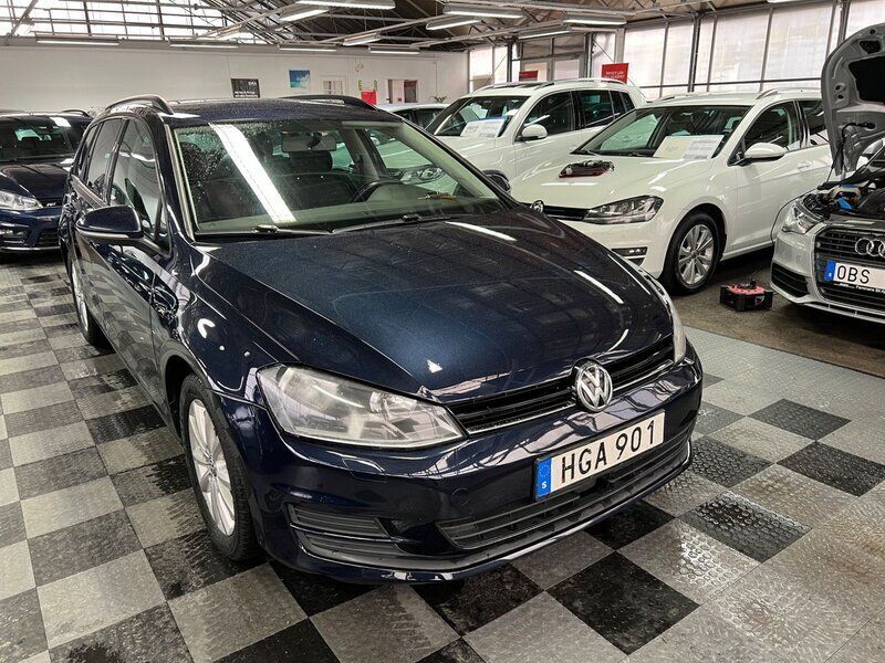 Mörkblå Begagnad 2014 VW Golf VII Kombi | 114 500 kr (Marknadspris) - Bild 1/4
