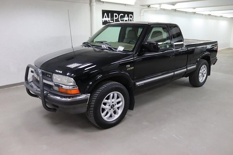 Svart Begagnad 2002 Chevrolet S10 Pickup | 69 900 kr - Bild 1/4