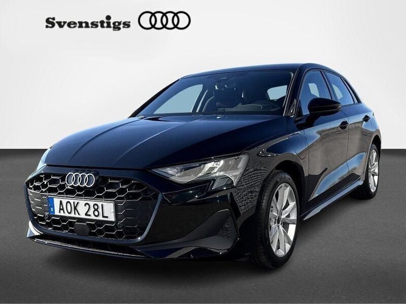 Svart Ny 2025 Audi A3 Sportback e-tron Sedan | 469 000 kr - Bild 1/4