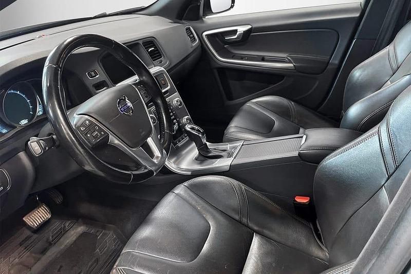 Begagnad Volvo V60 CC Summum 192 HK (141 kW) 2016 Silver Kombi