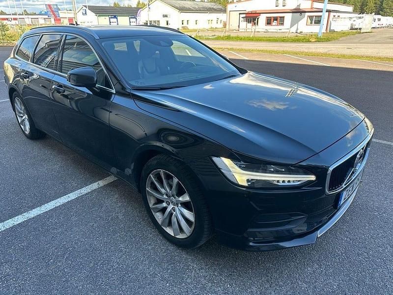 Begagnad Volvo V90 Momentum 150 HK (110 kW) 2018 Svart Kombi
