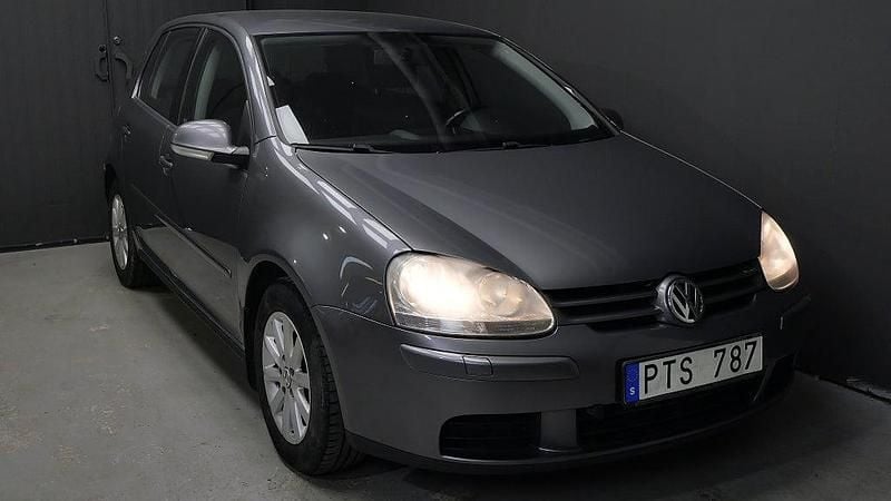 Begagnad VW Golf V Trendline 140 HK (102 kW) 2007 Grå Halvkombi