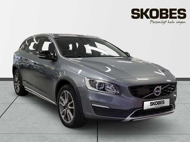 Begagnad 2017 Volvo V60 CC Kombi | 209 100 kr (Superpris) - Bild 1/4