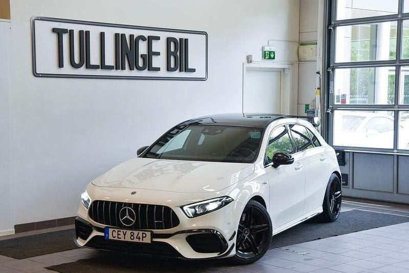 Vit Begagnad 2021 Mercedes A45 AMG AMG Halvkombi | 499 800 kr (Marknadspris) - Bild 1/4