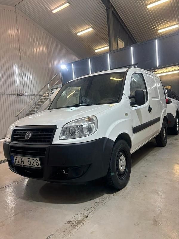 Begagnad Fiat Doblò 75 HK (55 kW) 2008 Minibuss