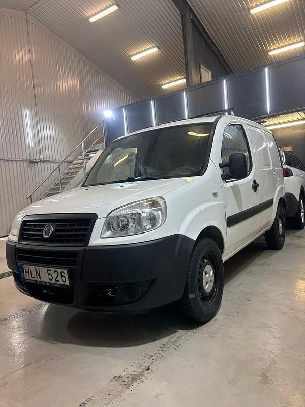 Begagnad 2008 Fiat Doblò Minibuss | 32 000 kr (Marknadspris) - Bild 1/4