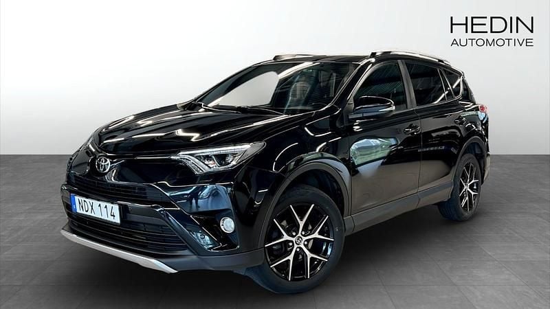 Svart (black) Begagnad 2016 Toyota RAV4 Active SUV | 214 900 kr (Marknadspris) - Bild 1/4