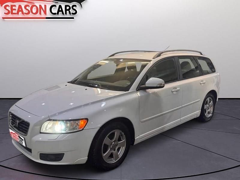 Begagnad Volvo V50 Momentum 109 HK (80 kW) 2009 Vit Kombi