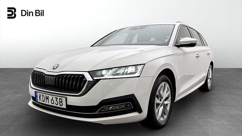 Vit Begagnad 2023 Skoda Octavia Style Kombi | 309 900 kr (Marknadspris) - Bild 1/4