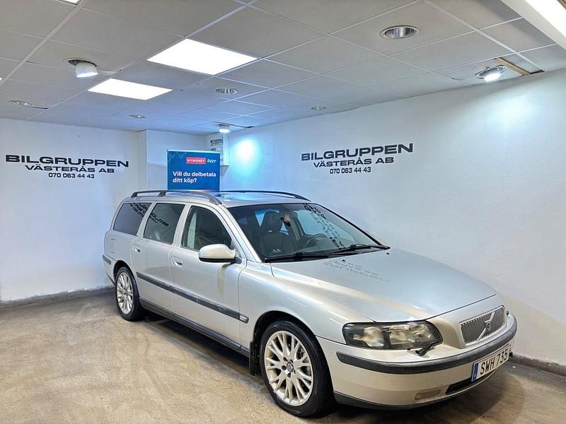 Ljusgrå Begagnad 2001 Volvo V70 Kombi | 18 800 kr (Marknadspris) - Bild 1/4
