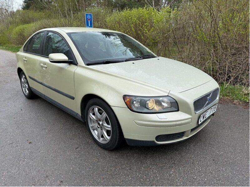 Grön Begagnad 2004 Volvo S40 Sedan | 23 000 kr (Superpris) - Bild 1/4