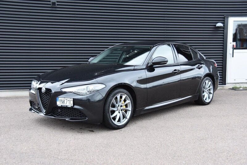 Svart Begagnad 2021 Alfa Romeo Giulia Sprint Sprint Sportkupé | 339 900 kr - Bild 1/4