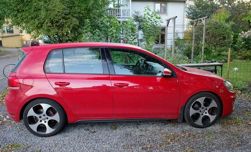 Röd Begagnad 2011 VW Golf VI GTI Halvkombi | 70 000 kr (Bra pris) - Bild 1/4