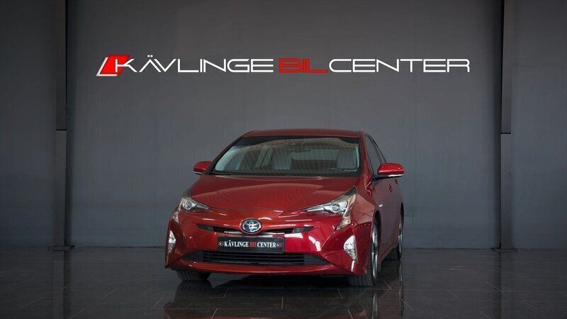 Röd Begagnad 2017 Toyota Prius Halvkombi | 159 900 kr (Marknadspris) - Bild 1/4