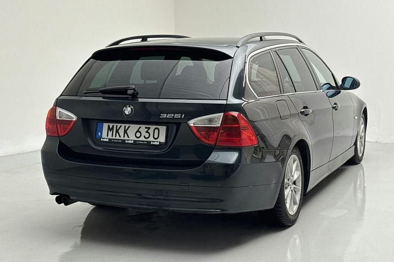 Begagnad BMW 325 Advantage 218 HK (160 kW) 2006 Mörkgrön Kombi