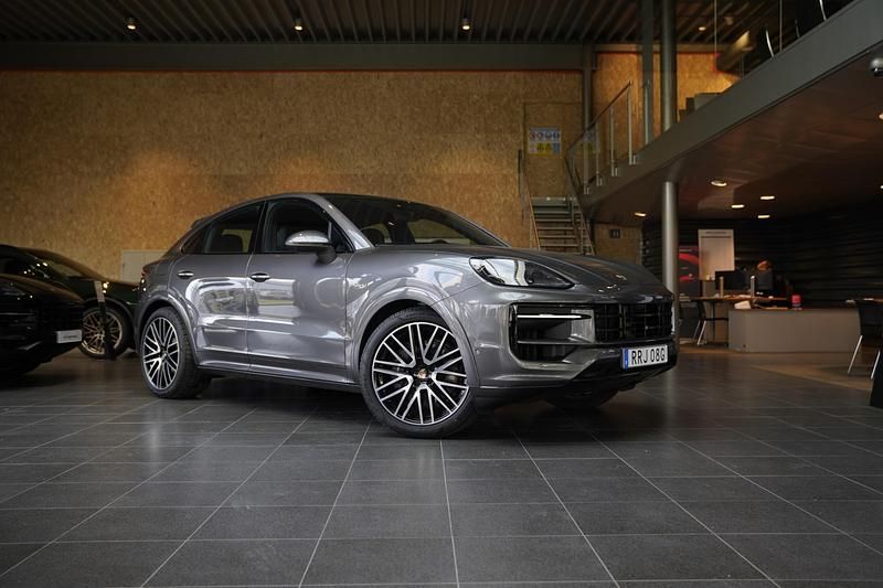 Mörkgrå (grey) Ny 2025 Porsche Cayenne SUV | 1 547 500 kr - Bild 1/4