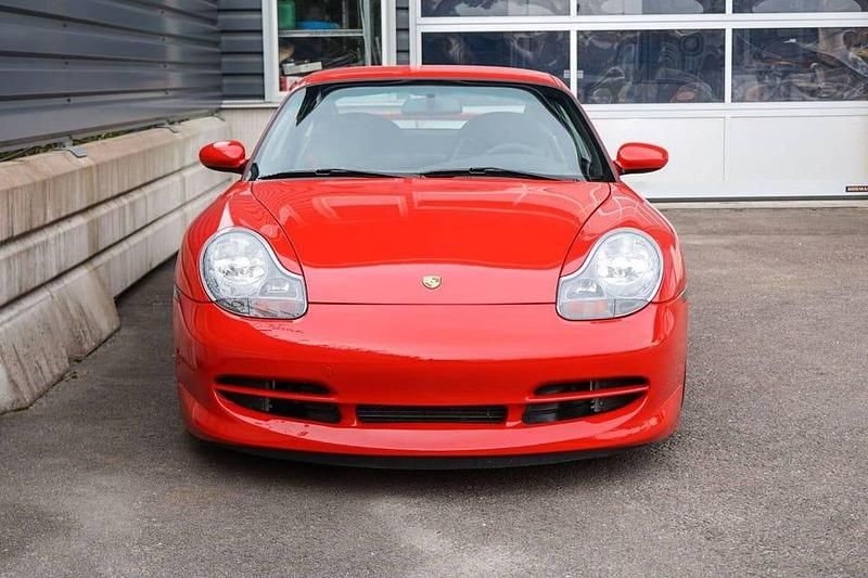 Begagnad Porsche 996 360 HK (264 kW) 2000 Röd