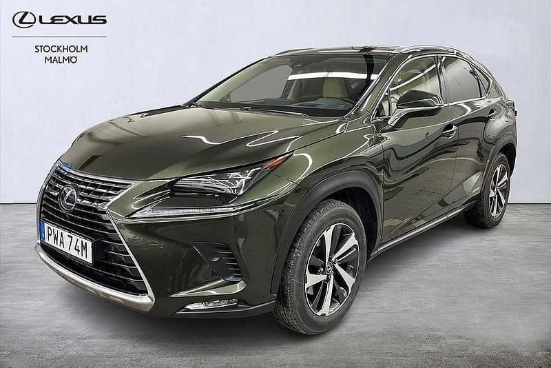 Grön Begagnad 2021 Lexus NX300h Luxury Line SUV | 349 000 kr (Marknadspris) - Bild 1/4