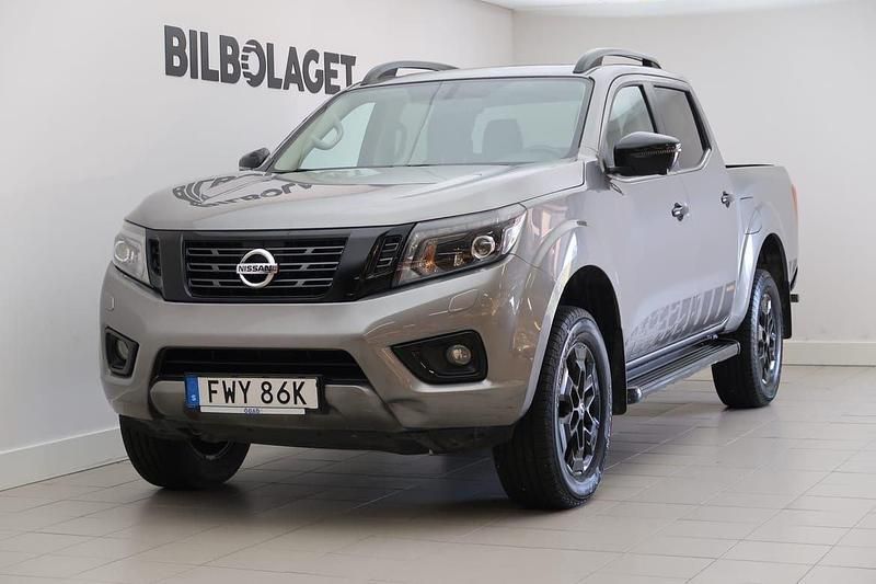 Grå Begagnad 2020 Nissan Navara 360º Pickup | 349 000 kr (Marknadspris) - Bild 1/4