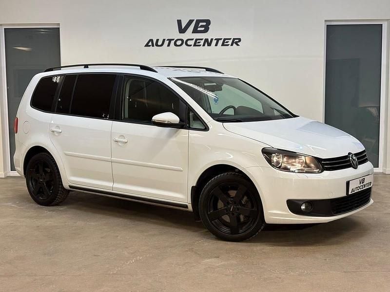 Vit Begagnad 2015 VW Touran Minibuss | 101 900 kr (Marknadspris) - Bild 1/4