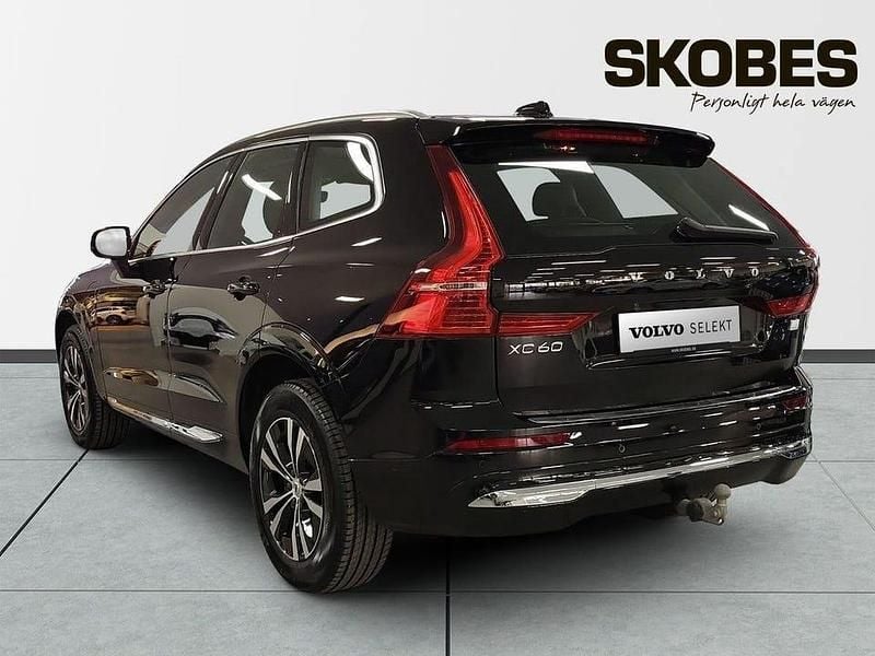 Begagnad Volvo XC60 Core 355 HK (261 kW) 2023 Svart SUV