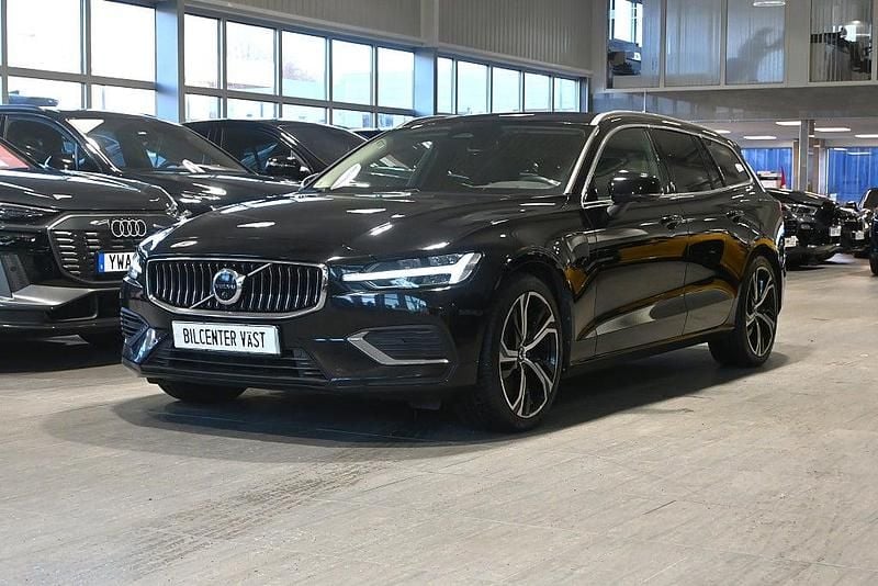 Svart Begagnad 2022 Volvo V60 Core Kombi | 289 000 kr (Marknadspris) - Bild 1/4