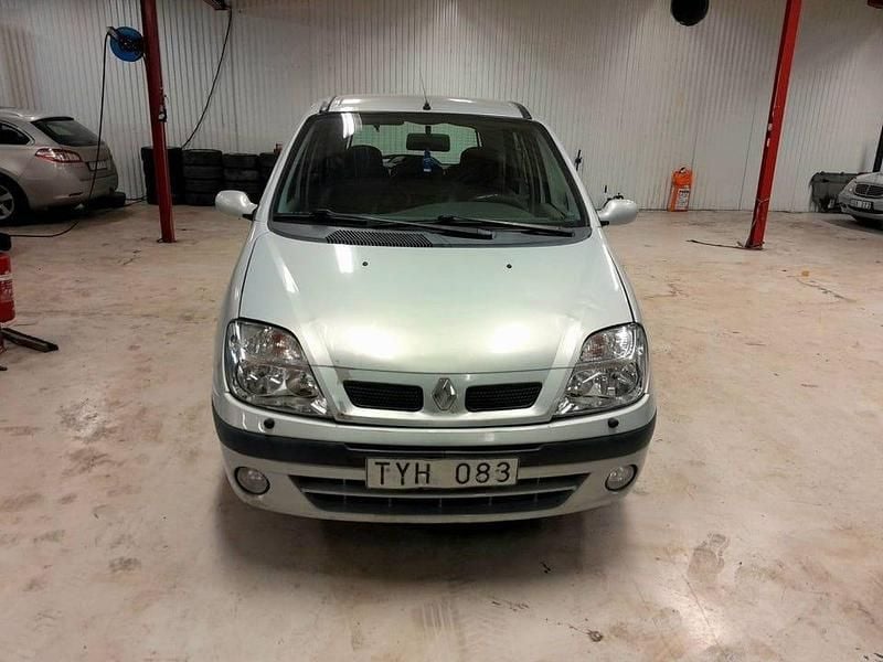 Grå Begagnad 2003 Renault Scénic II Expression Minibuss | 23 900 kr (Marknadspris) - Bild 1/4