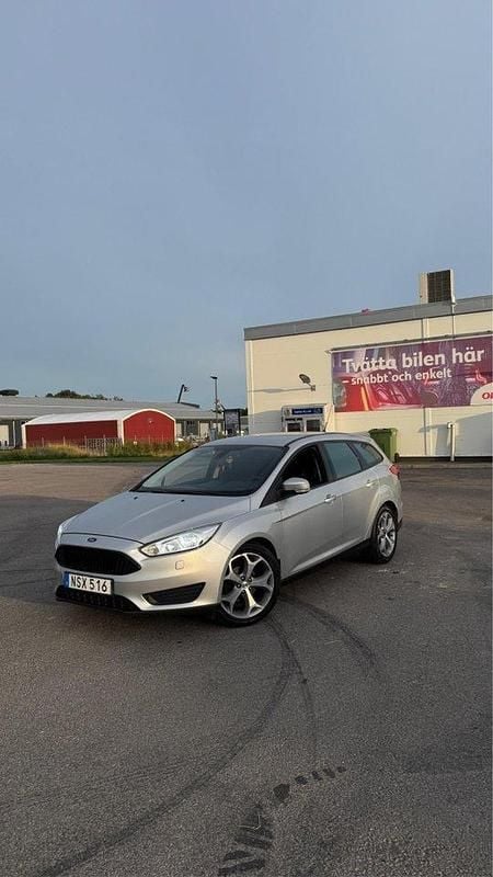 Grå Begagnad 2015 Ford Focus Trend Kombi | 65 000 kr (Marknadspris) - Bild 1/4