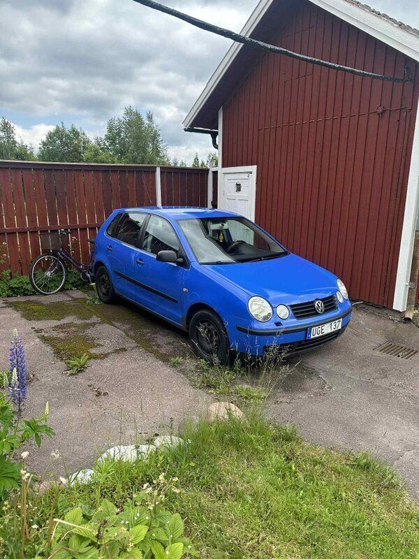 Blå Begagnad 2004 VW Polo Basis Halvkombi | 22 000 kr - Bild 1/4