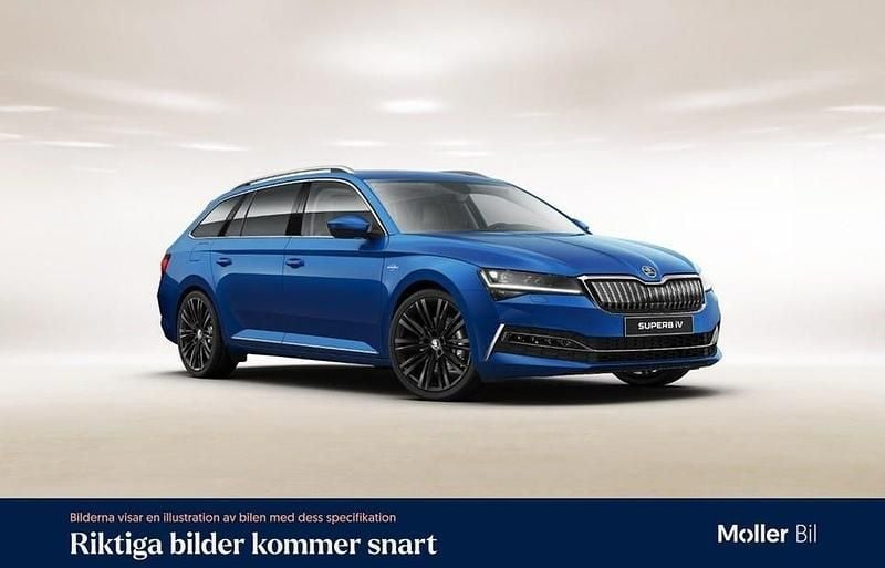 Race blue metallic Begagnad 2021 Skoda Superb LAURIN & KLEMENT Kombi | 314 900 kr (Marknadspris) - Bild 1/4