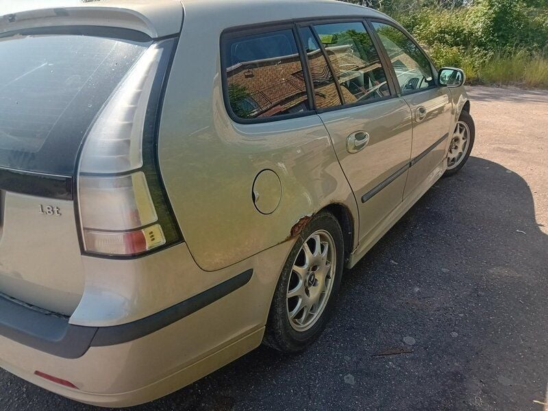 Gul Begagnad 2006 Saab 9-3 Linear Kombi | 4 500 kr (Bra pris) - Bild 1/4