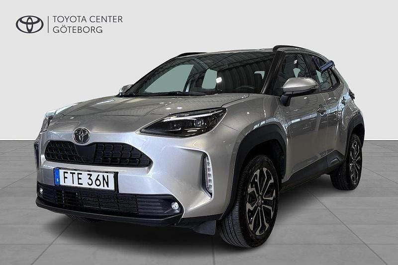 Silver Begagnad 2024 Toyota Yaris Cross Active SUV | 309 900 kr (Marknadspris) - Bild 1/3