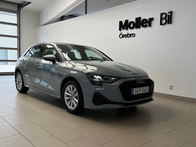 Pilgrå pärleffekt Begagnad 2024 Audi A3 Proline | 299 000 kr (Lite dyr) - Bild 1/4