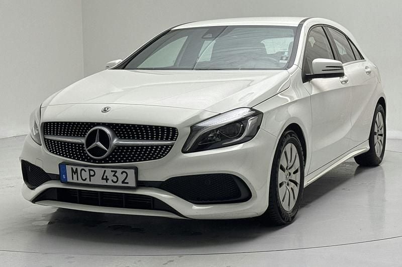Begagnad Mercedes A180 AMG line 122 HK (89 kW) 2018 Vit