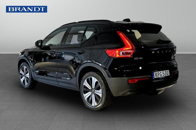 Begagnad Volvo XC40 Single Motor 175 kW (238 HK) 2023 Svart SUV