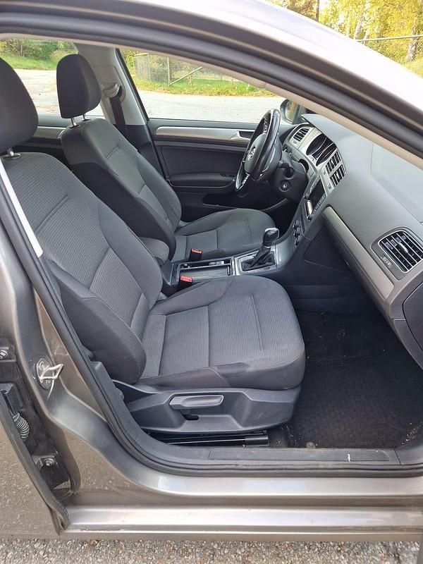 Begagnad VW Golf VII 105 HK (77 kW) 2015