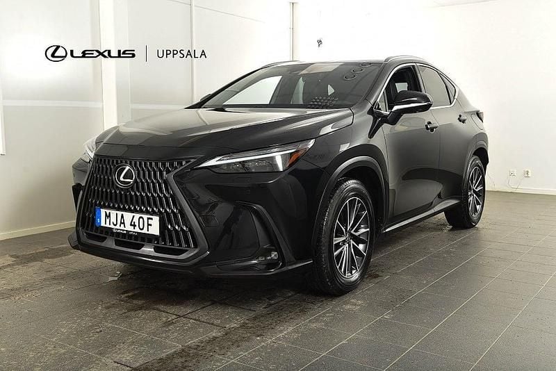 Svart Begagnad 2023 Lexus NX350h Executive Line SUV | 494 900 kr (Marknadspris) - Bild 1/4
