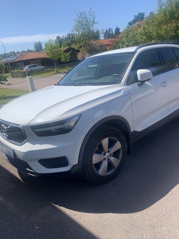 Vit Begagnad 2020 Volvo XC40 Business Edition SUV | 259 000 kr (Superpris) - Bild 1/4