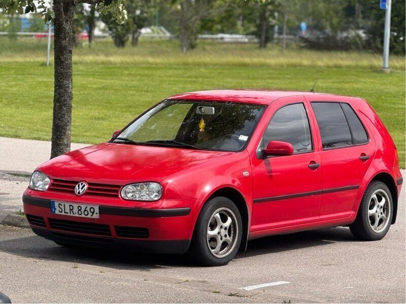 Röd Begagnad 2001 VW Golf IV Basis Halvkombi | 24 500 kr (Lite dyr) - Bild 1/4