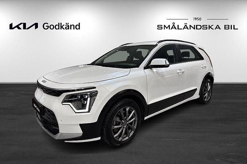 Vit Begagnad 2023 Kia e-Niro SUV | 299 000 kr (Marknadspris) - Bild 1/4