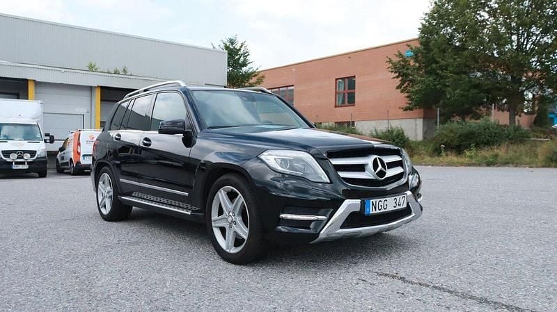 Svart Begagnad 2013 Mercedes GLK220 AMG line SUV | 119 700 kr (Marknadspris) - Bild 1/4